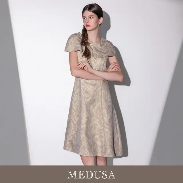 【MEDUSA 曼度莎】現貨-卡其金絲提花披肩珍珠優雅A字小禮服（M-XL）｜小禮服 洋裝推薦 媽媽禮服
