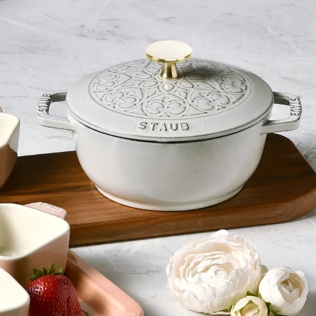 【STAUB】Lily雕花琺瑯鑄鐵和食鍋16cm-松露白(德國雙人牌集團官方直營)