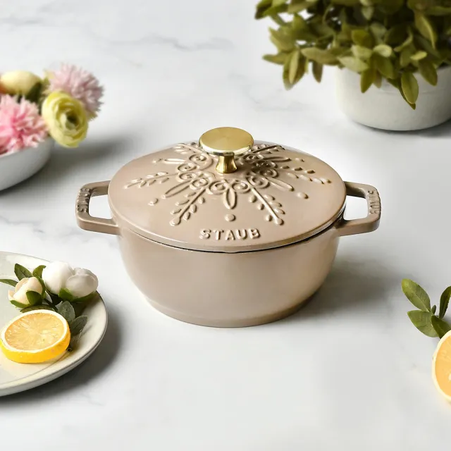 【STAUB】雪花雕花琺瑯鑄鐵鍋和食鍋16cm-顏色任選(德國雙人牌集團官方直營)