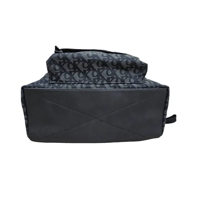 【CALVIN KLEIN】CK Monogram Logo 滿版緹花老花大容量後背包送禮原廠紙袋