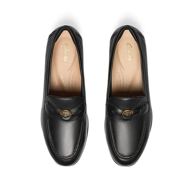 【Clarks】女鞋 Routee25 Penny 經典小圓頭金屬飾釦樂福鞋 平底鞋(CLF84911D)