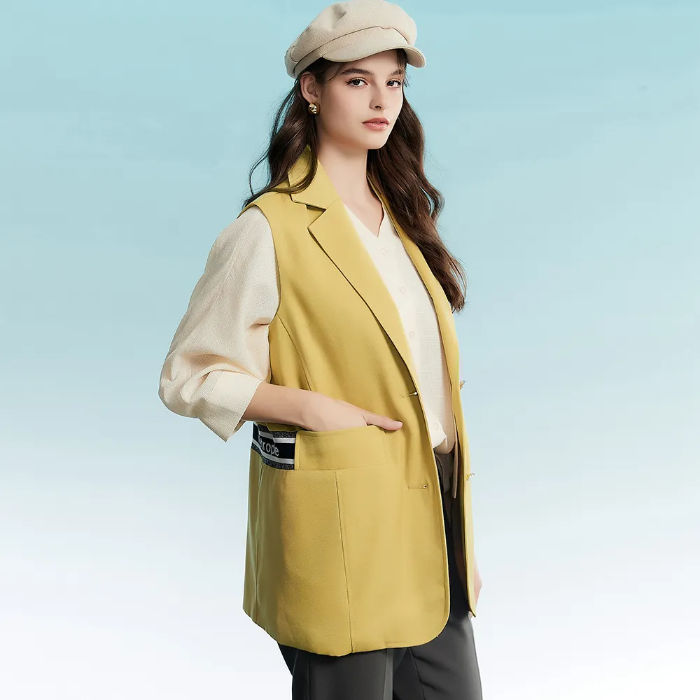 【OUWEY 歐薇】俐落亮眼織帶造型長版西裝背心(黃色；S-L；3232253005)
