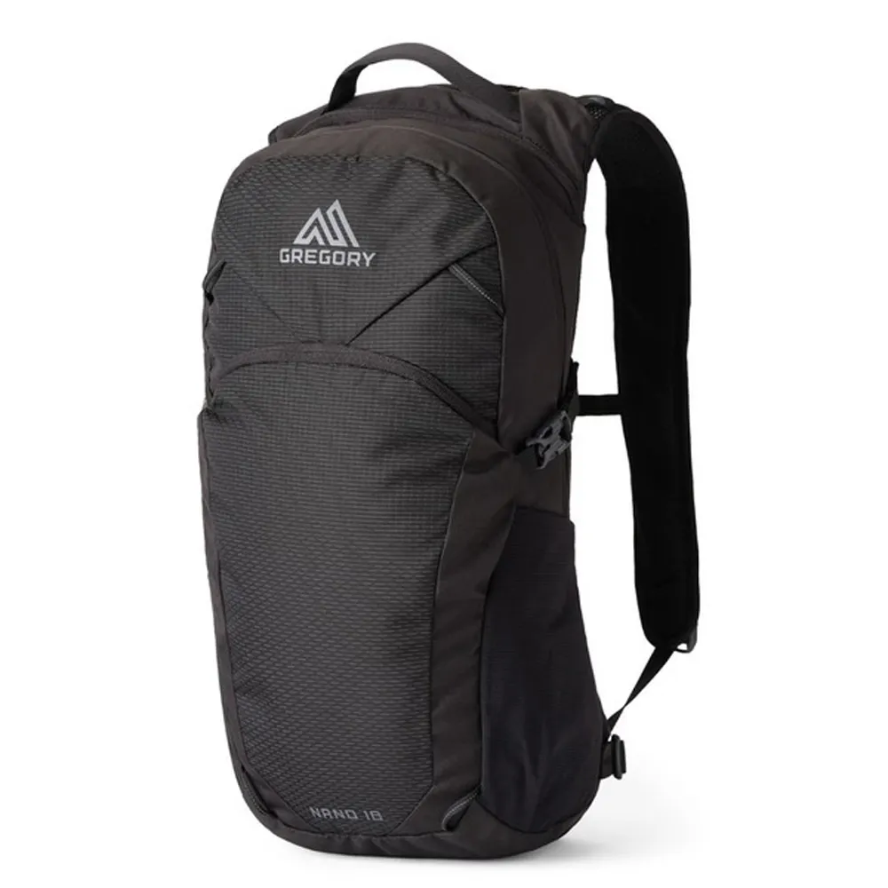 【Gregory】NANO 18L 多功能休閒後背包.雙肩背包.水袋背包.登山健行背包(153057-9974 光學黑)