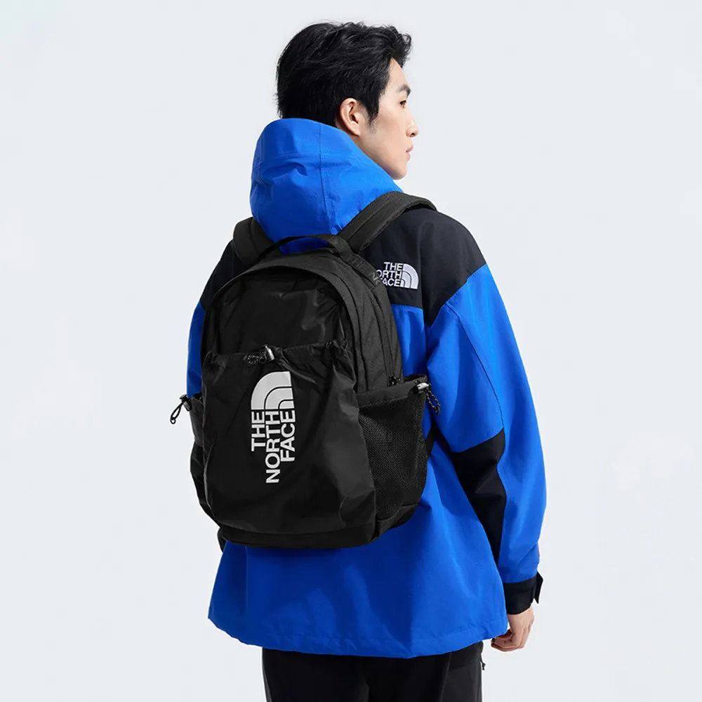 【The North Face】北面男女款黑色DWR防潑水便捷舒適休閒後背包｜52TB4HF