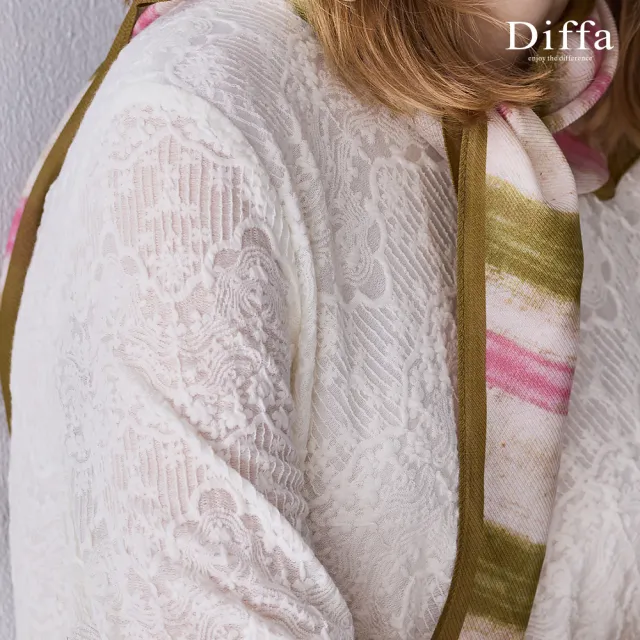【Diffa】圓領蕾絲花長袖針織衫-女