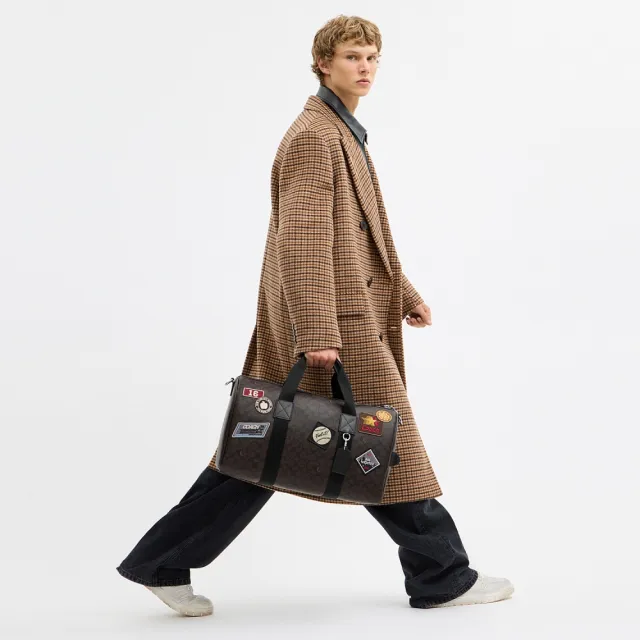 【COACH】蔻馳官方直營 EXPLORER 45 經典 SIGNATURE 貼飾行李袋 旅行袋 斜背包-SV/核桃棕色/黑色(CGA25)