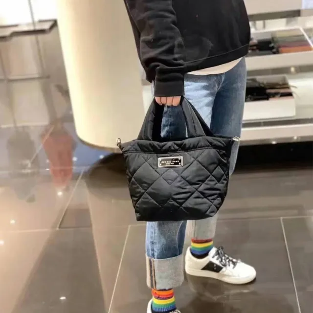 【MARC BY MARC JACOBS】MJ 小香風菱格小香風尼龍中號水餃側背手提兩用包(贈原廠紙袋)