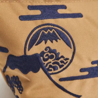 【EDOKATSU 江戶勝】配件 富士山斜背小包(黃褐色)