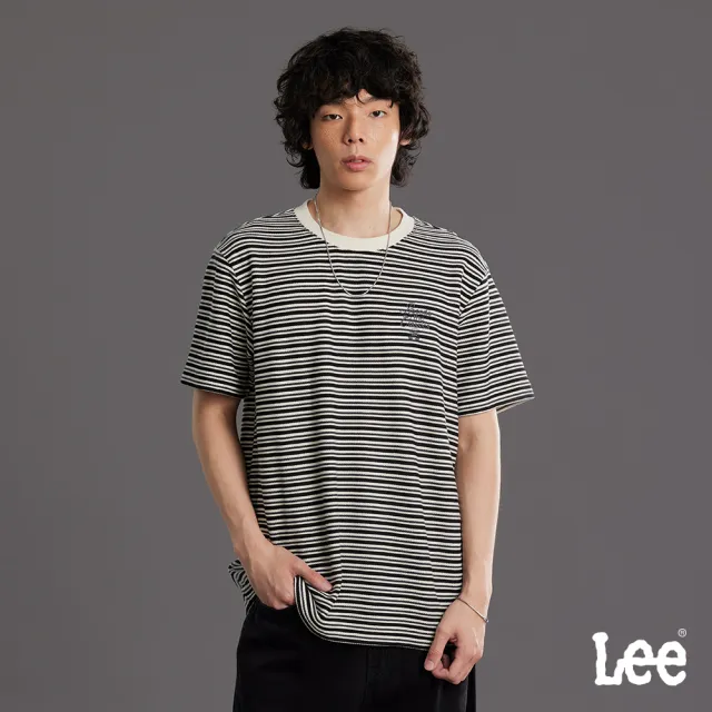 【Lee】男裝 短袖T恤 / 橫條紋 左胸LOGO繡花 氣質黑 舒適版型 / LB602093K11