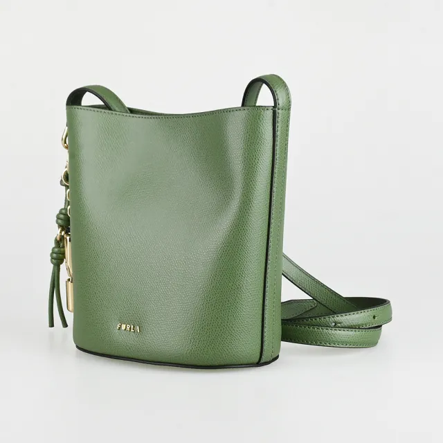 【FURLA 芙拉】FURLA精品小牛皮吊飾編織磁釦斜背水桶包(迷你/綠)