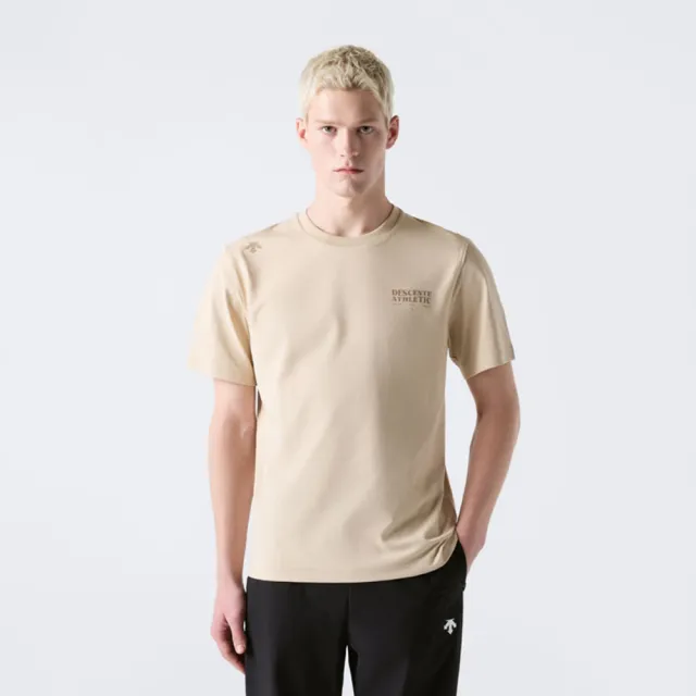 【DESCENTE】短袖上衣 男 女 中性 快排 MOVEMENT GRAPHIC SHORT SLEEVE T-SHIRTS 米 SR323UTS75-BEG0