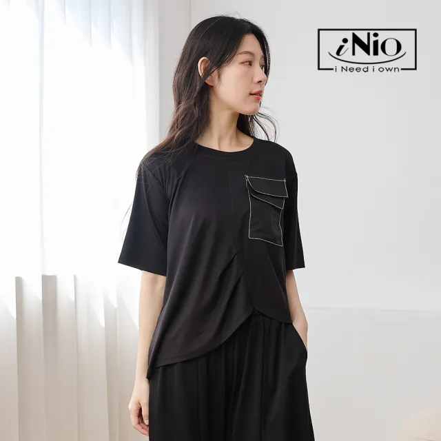 【iNio 衣著美學】縫線口袋分衩下襬修身短袖上衣 女弧形交錯下襬圓領棉T 異材質拼接口袋寬鬆上衣  CHW1133