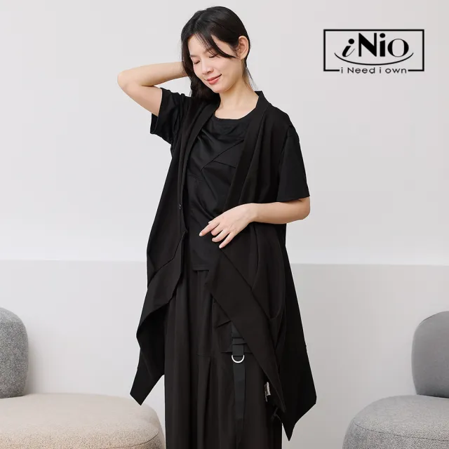 【iNio 衣著美學】對稱A字下襬修身長版背心外套 女寬帶拼接不規則無袖外套 側長中短垂墜罩衫  CHW4005