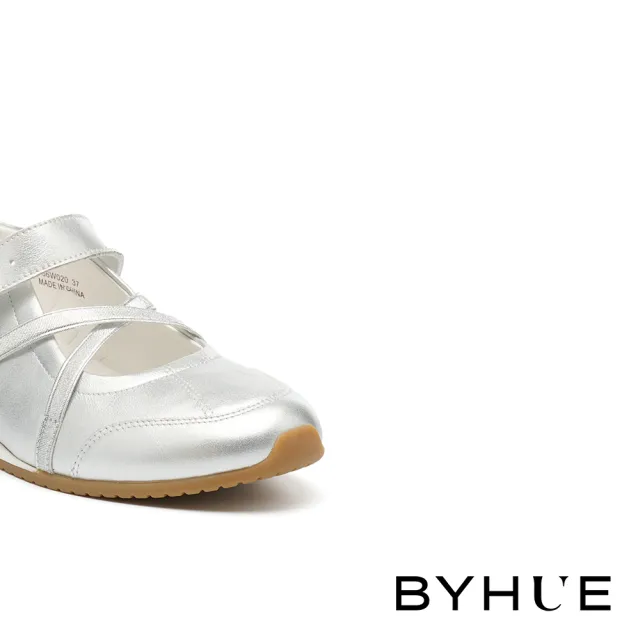【BYHUE】率性優雅交叉鬆緊帶牛皮軟芯瑪莉珍厚底休閒鞋(銀)