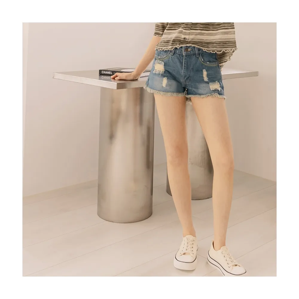 【OB 嚴選】純棉率性刷破抽鬚牛仔短褲 《BA2161》