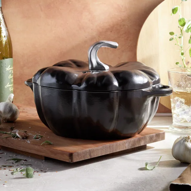 【STAUB】南瓜造型琺瑯鑄鐵鍋24cm-黑色(德國雙人牌集團官方直營)