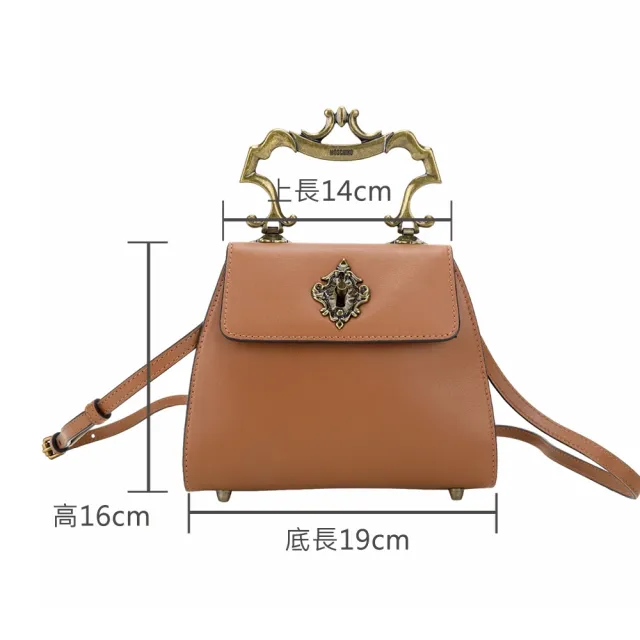 【MOSCHINO】復古雕花金屬轉扣牛皮翻蓋肩背包(棕色 翻蓋包 梯形包 側背)