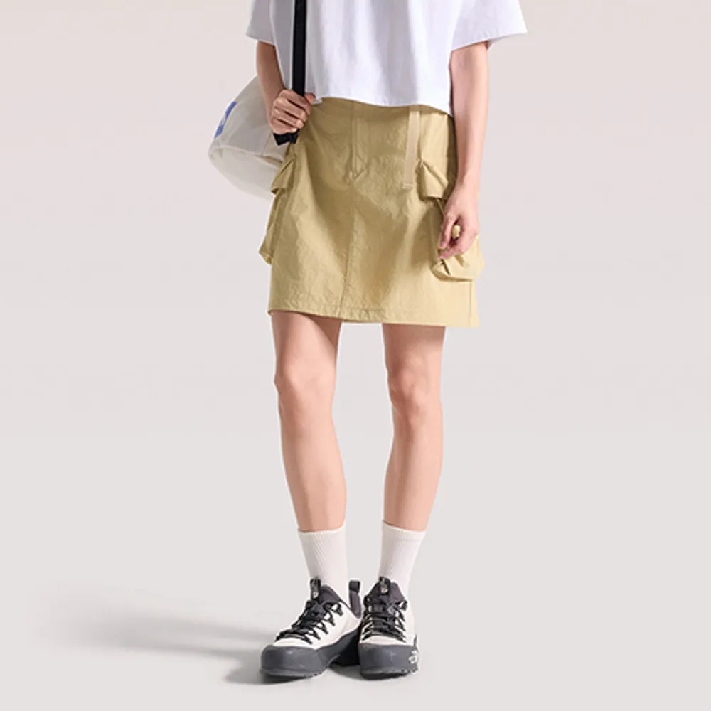 【The North Face】北面女款卡其色WINDWALL防風附腰帶短裙|8C10LK5