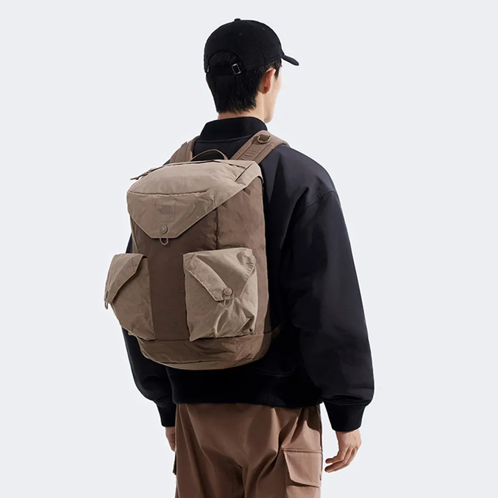 【The North Face】北面男女款棕色大容量休閒後背包|8EERDHI(筆電包/登山包)