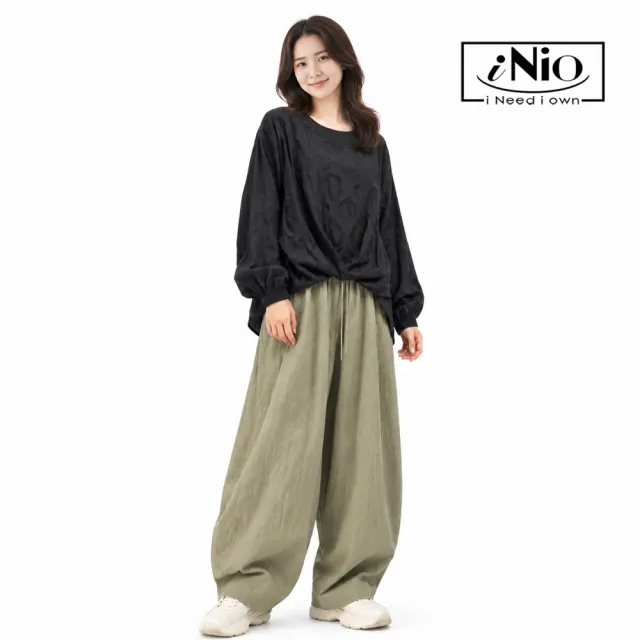 【iNio 衣著美學】前短後長圓紋抓褶長袖上衣 女大圓領落肩棉T 交錯皺摺縮口袖上衣  CHW1523