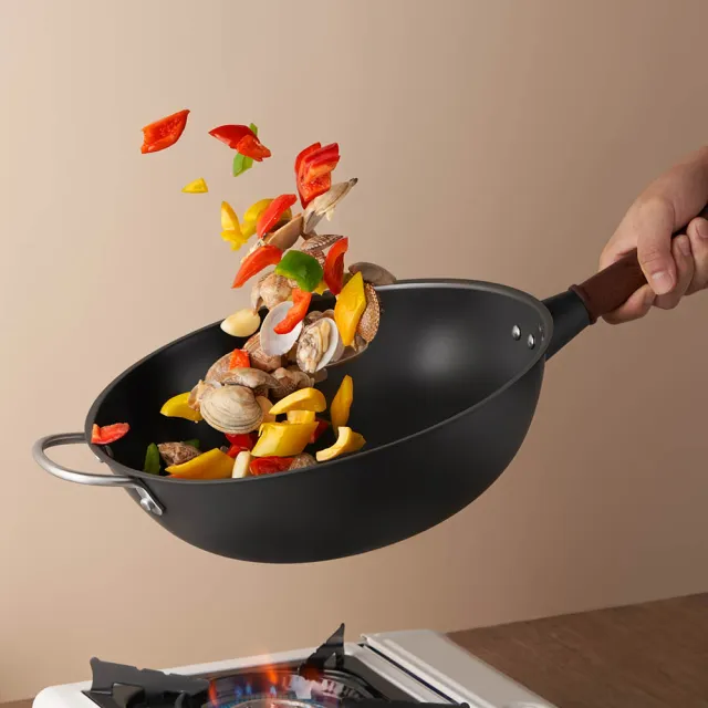 【STAUB】曜黑系列無塗層不易鏽中式鐵炒鍋32cm(德國雙人牌集團官方直營)