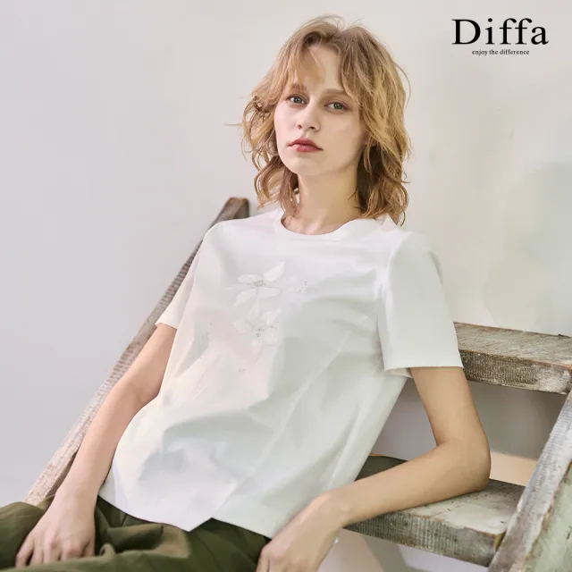 【Diffa】電繡水仙花不對稱剪裁針織衫-女