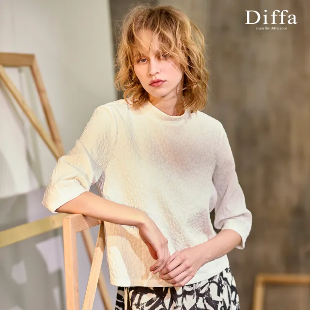 【Diffa】立領七分袖車褶泡泡緹花上衣-女
