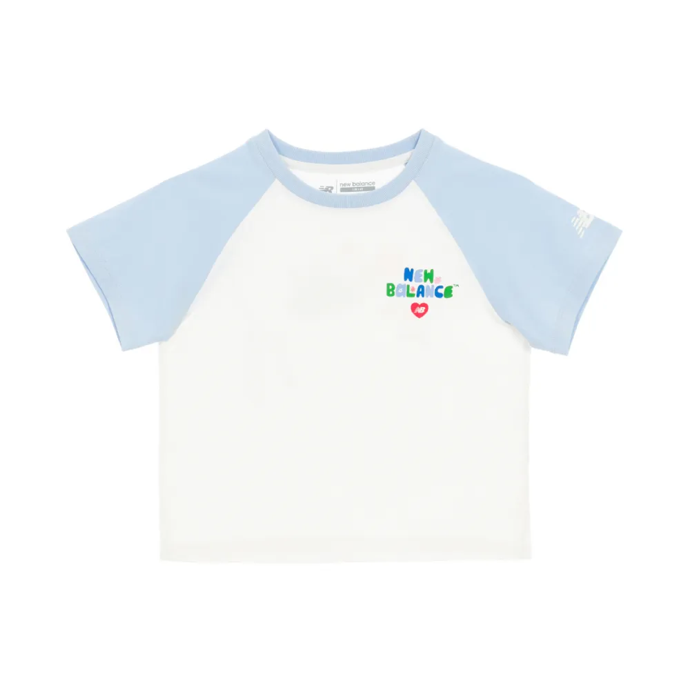 【NEW BALANCE】NB 童裝 拼接短袖上衣_7EG2V07TLBL_男童/女童_白淺藍色