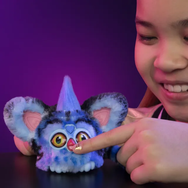 【Furby】菲比小精靈 迷你電子絨毛玩偶《KPOP 獵魔女團》Derpy版