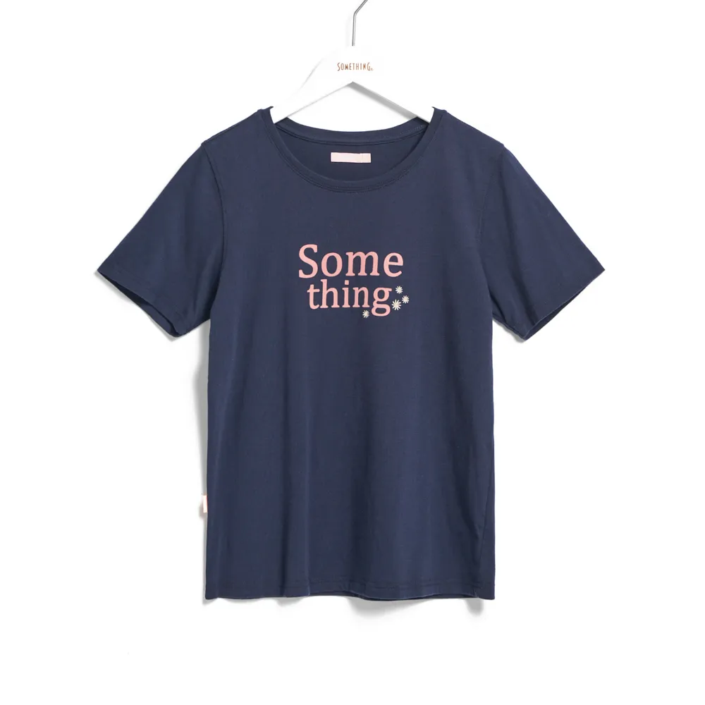 【SOMETHING】女裝 基本LOGO短袖T恤(丈青色)