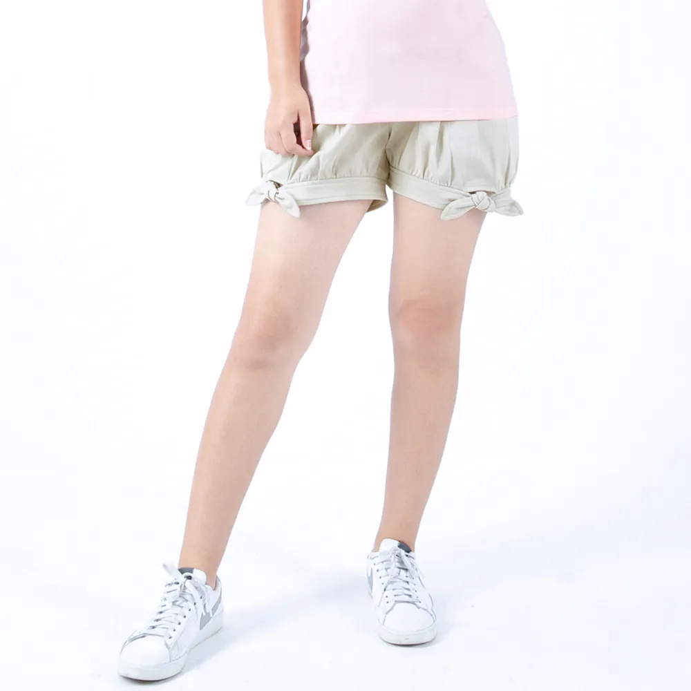 【Gennies 奇妮】俏麗蝴蝶結綁帶短褲-卡其(孕婦褲 微厚 前後口袋 一體成型 無痕褲頭)