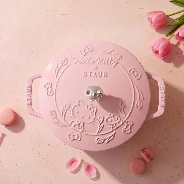 【STAUB】Hello Kitty 粉紅奶酪夢幻雕花琺瑯鑄鐵和食鍋20cm-凱蒂花園(德國雙人集團官方直營)