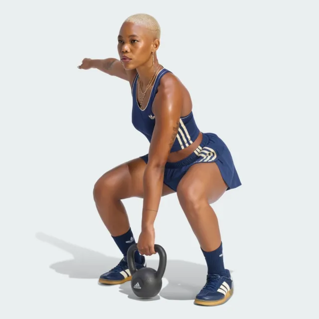 【adidas 愛迪達】運動短褲 女 KT7038