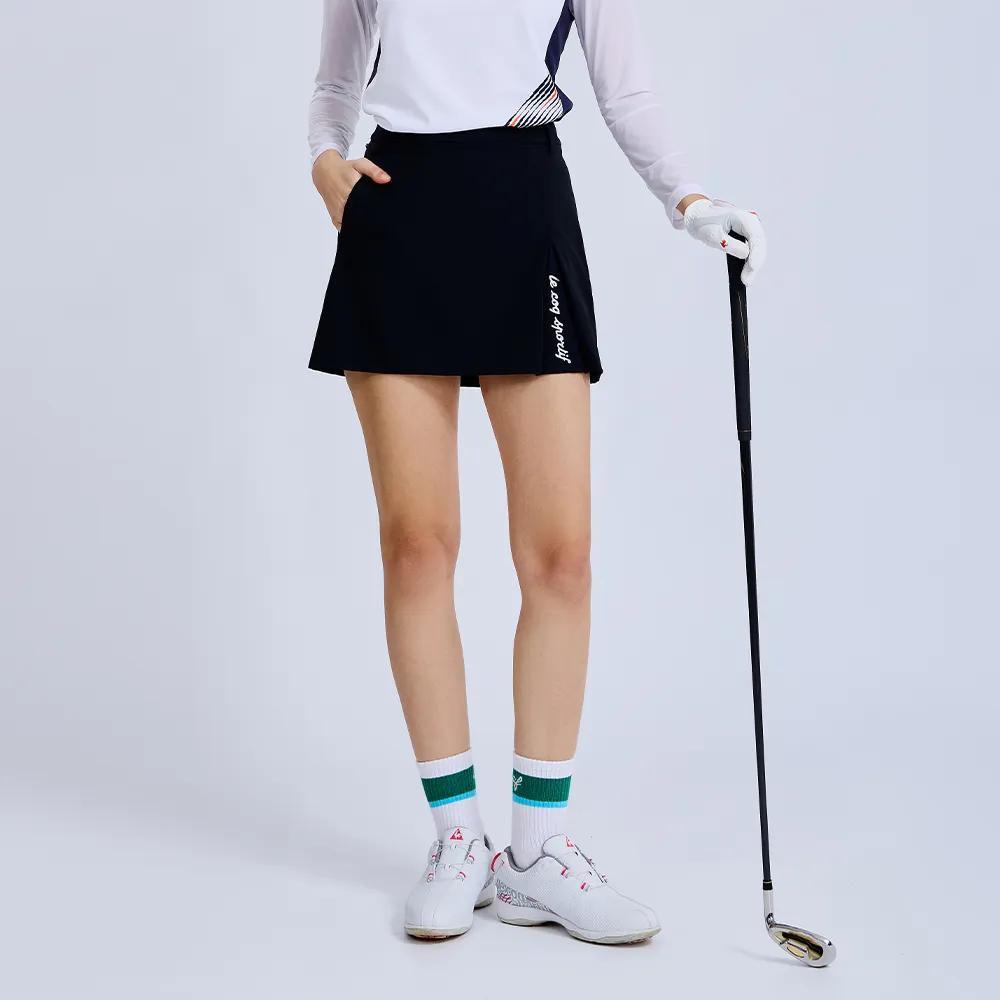 【LE COQ SPORTIF 公雞】高爾夫系列 女款黑色彈性防撥水防油防污短裙 QLX8T701