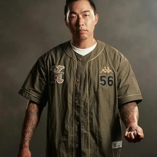 【KAPPA】Kappa x 郭泓志 K系列 美式經典棒球衫 男女適穿 軍綠 342I2EW406