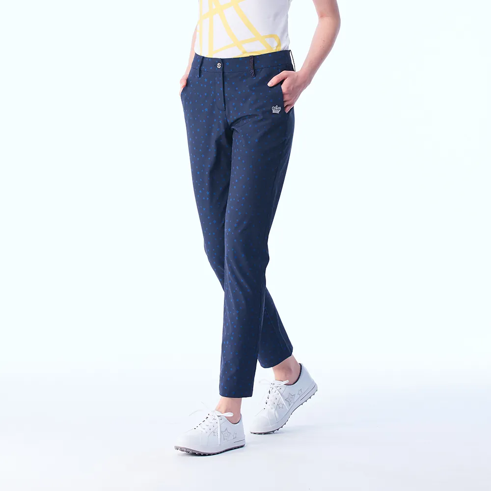 【KING GOLF】網路限定款-女款立體刺繡皇冠鋁片滿版星星印圖舒適素面修身休閒長褲/高爾夫球褲-丈青