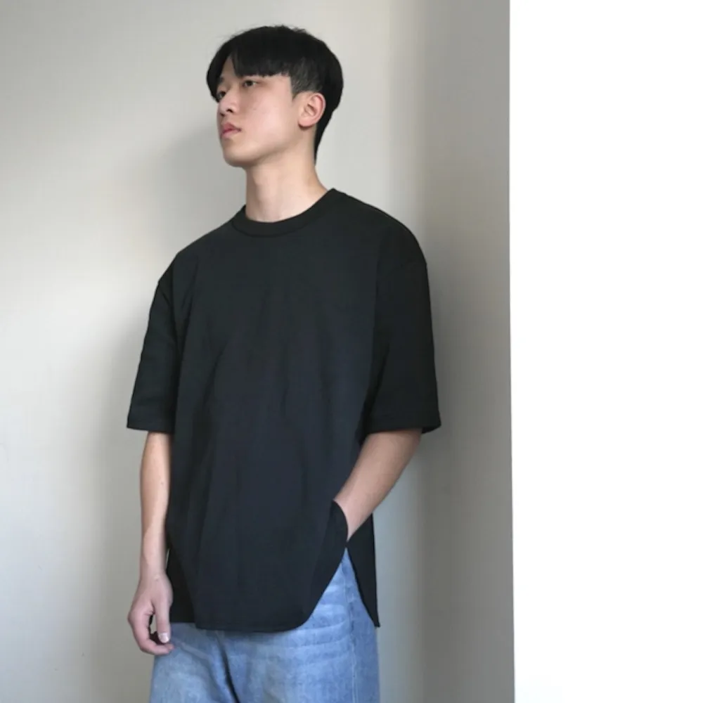 【AMERO】男裝 女裝 短袖圓領Ｔ恤(男裝 女裝 短袖圓領Ｔ恤 圓弧下擺 落肩 情侶裝)