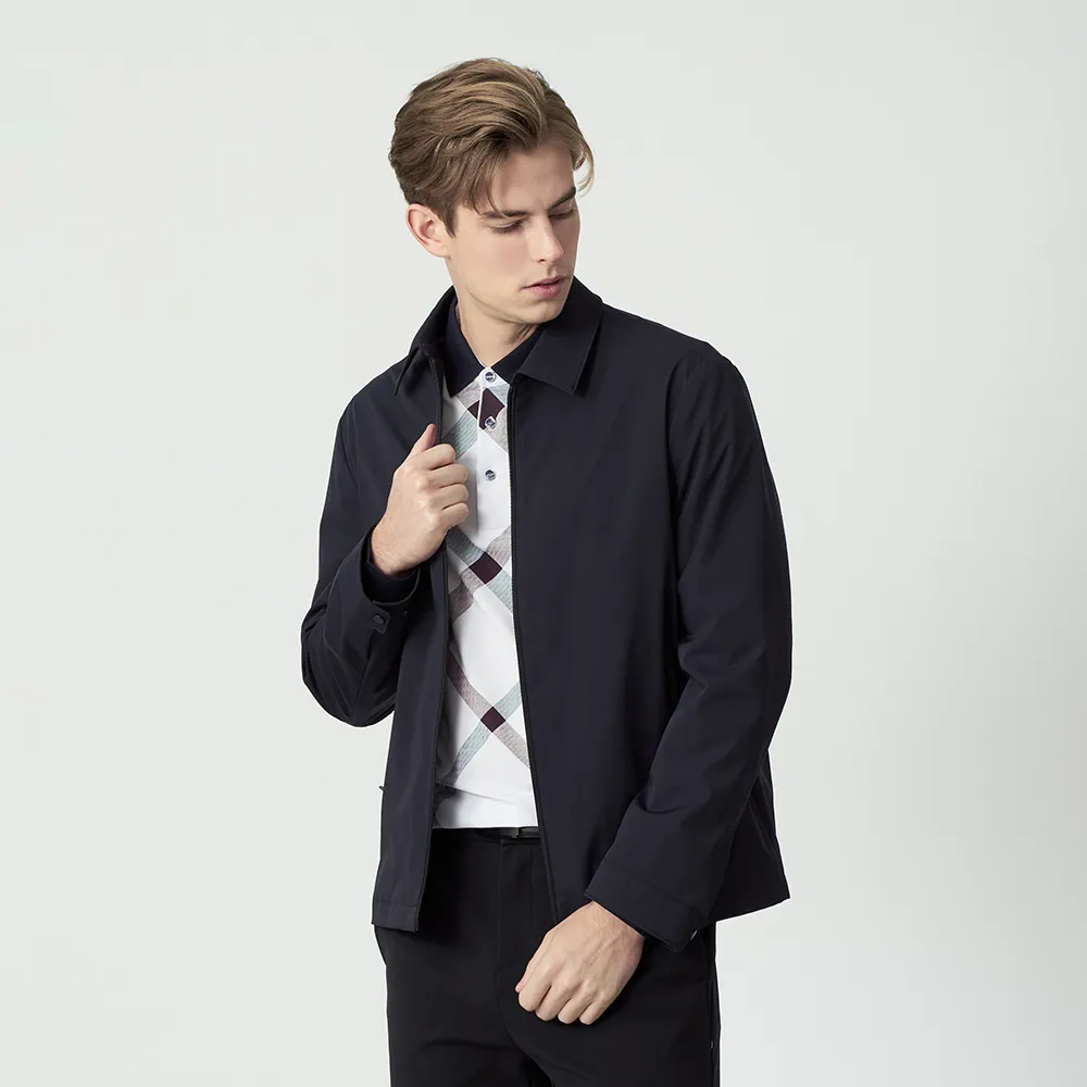 【pierre cardin 皮爾卡登】休閒服飾 男款 輕量舒適彈力透氣翻領機能夾克外套-丈青色(5255601-39)