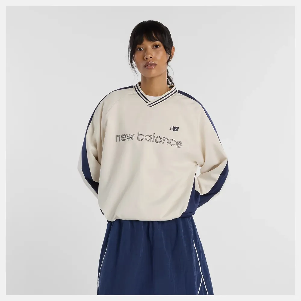 【NEW BALANCE】NB 長袖上衣 女 緞面 寬鬆版型 美規 杏 WT61145ILIN