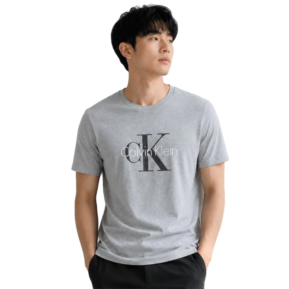 【CALVIN KLEIN】CK 圓領純棉 ck大logo印刷 短袖 T恤 短T 上衣 (透氣 舒適 百搭)