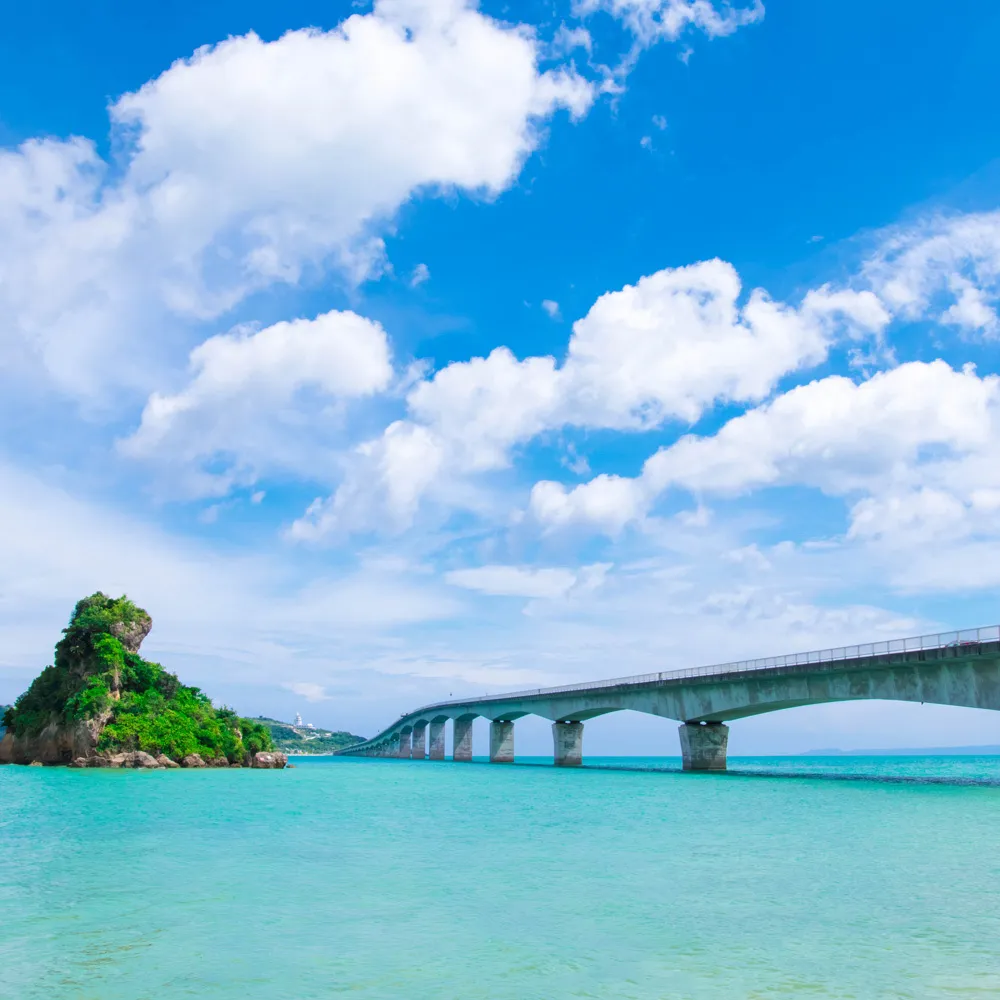 【喜鴻假期】★玩樂沖繩４日★湛藍古宇利島、鐘乳石玉泉洞、人氣海博館海豚秀、AEON永旺來客夢、包六餐