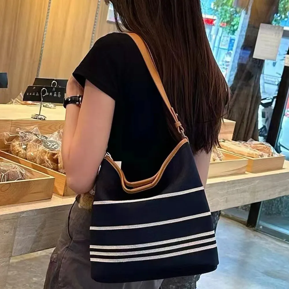 【LEESA】雙11 水桶包\肩背包\單肩包\女生包包\腋下\大容量包包\包包\簡約\條紋\撞色\休閒包包\