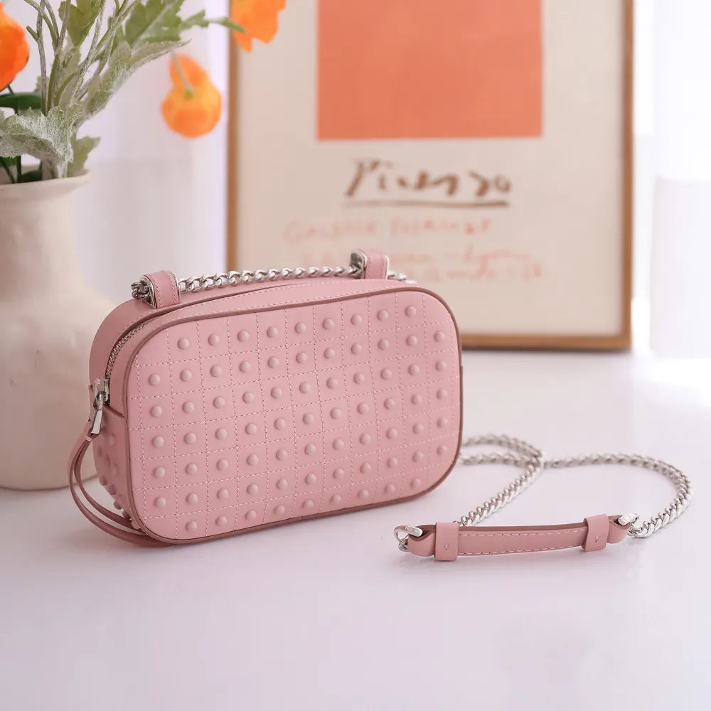 【TOD’S】TODS Diodon 經典豆豆包小牛皮迷你鍊包相機包斜背包(淺粉)