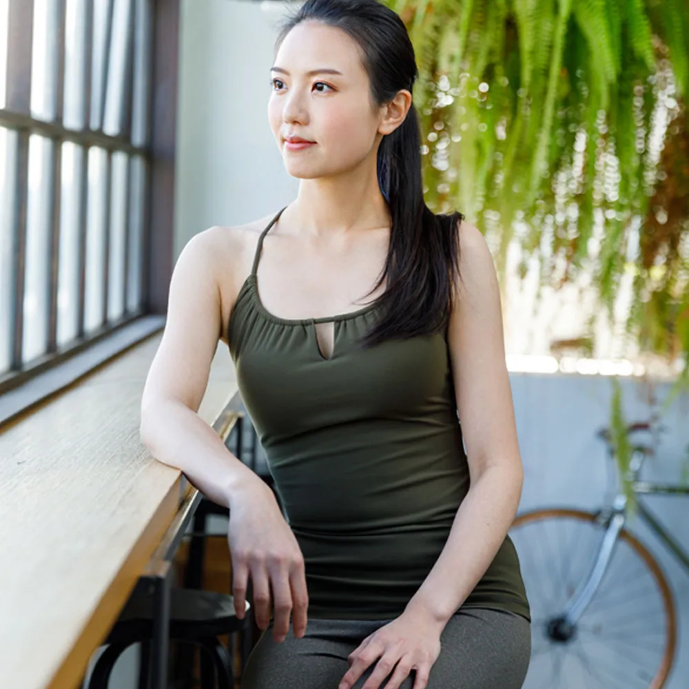 【NAMASTE】Natasha 性感縐摺上衣 - 橄欖綠