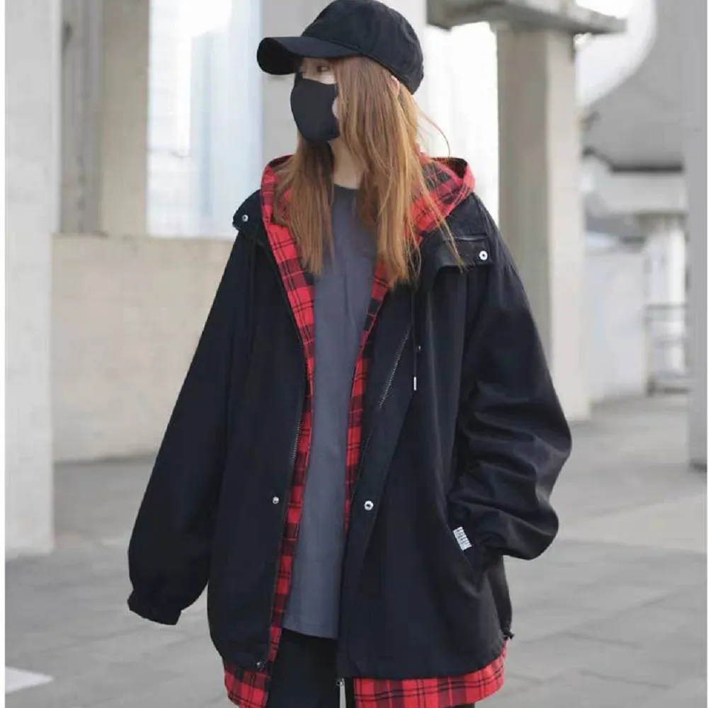 【YOUNGBABY】日系黑紅撞色格紋連帽衝鋒外套 中大尺碼女裝