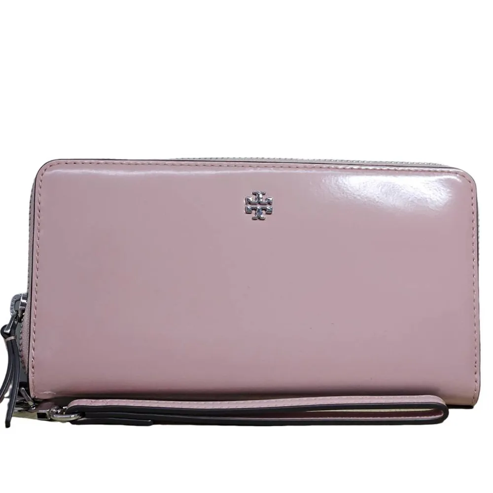 【TORY BURCH】TORY BURCH 夏季新款 亮面櫻花粉手拿兩用長夾(贈原廠紙袋七夕情人節)